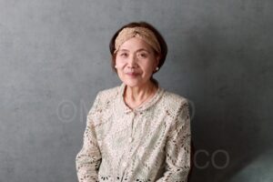 渋谷で撮影した年配の女性のプロフィール写真