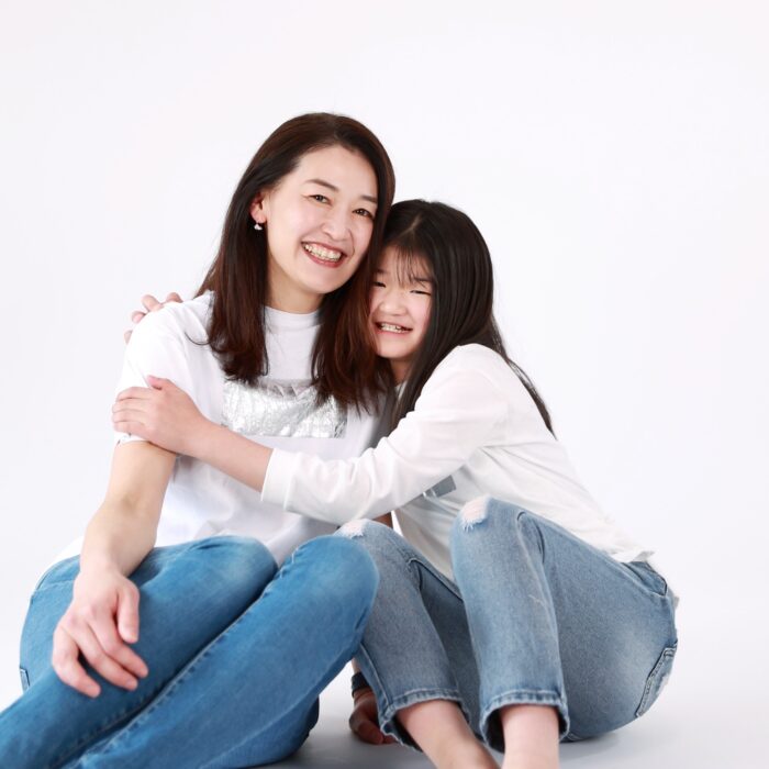 お母さんと娘さんのファミリー写真